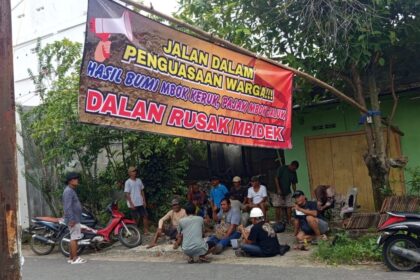Warga Tiga Desa Tutup Jalan Pojokwatu-Ledok, Tuntut Kejelasan Status Jalan dan Transparansi CSR Distrik II Ledok Pertamina EP Field Cepu